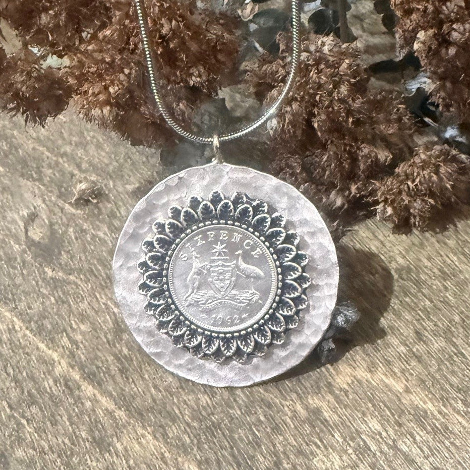 1962 Floral Setting Necklace