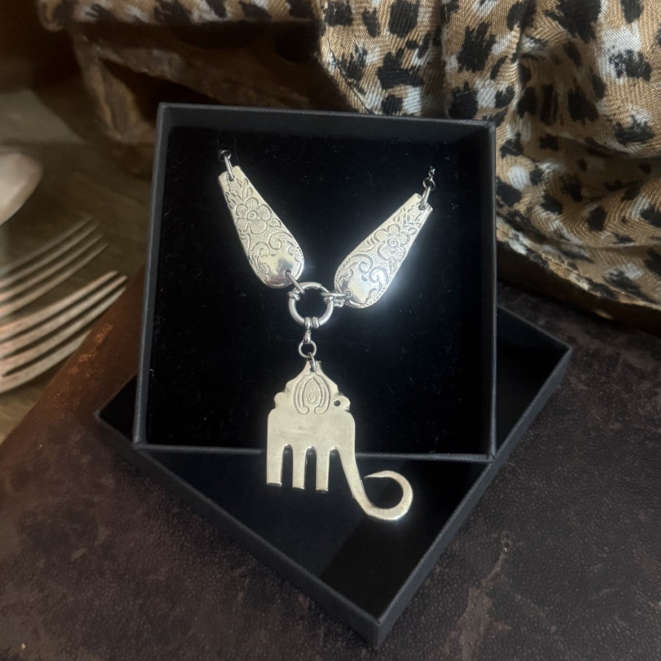 Elephant Jasmine 1950s Necklace