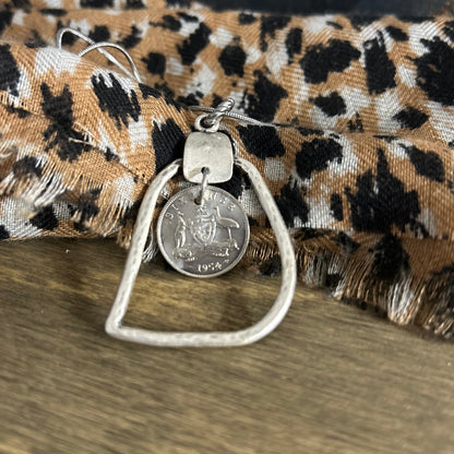 1954 Sixpence Organic Surround Necklace — Simple and Authentic