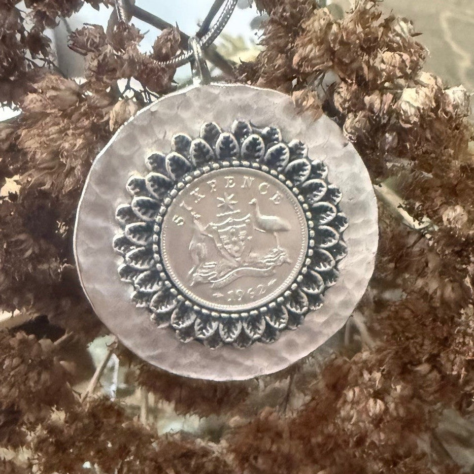 1962 Floral Setting Necklace