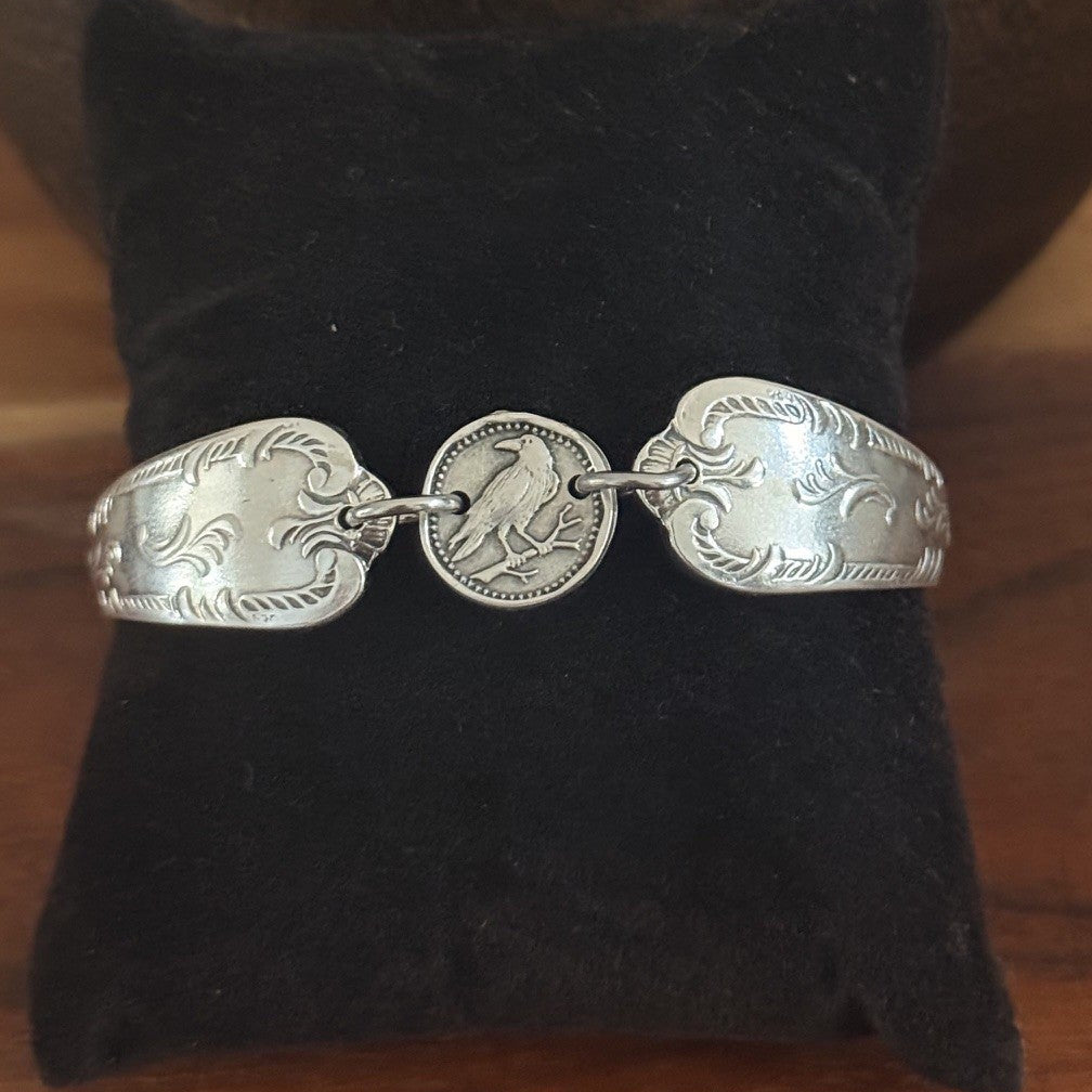 Grosvenor “Diane” Raven Bracelet | 1960s Wearable History