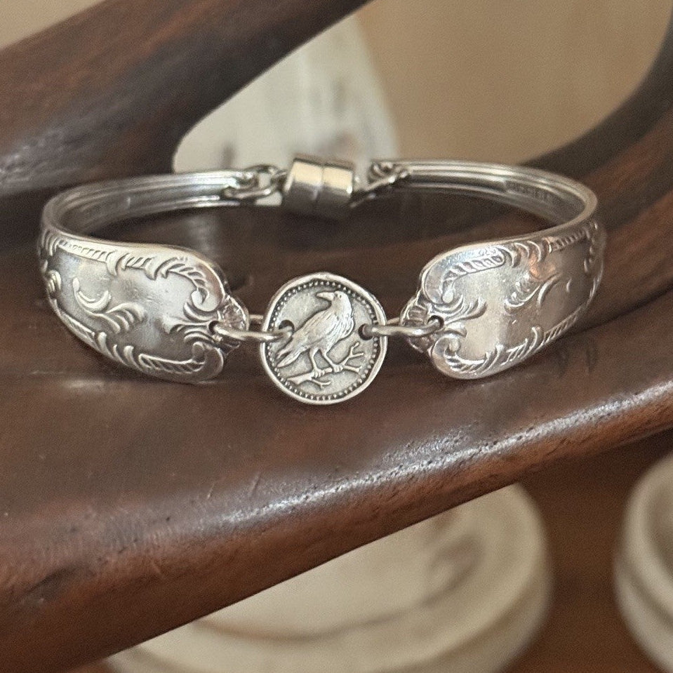 Grosvenor “Diane” Raven Bracelet | 1960s Wearable History