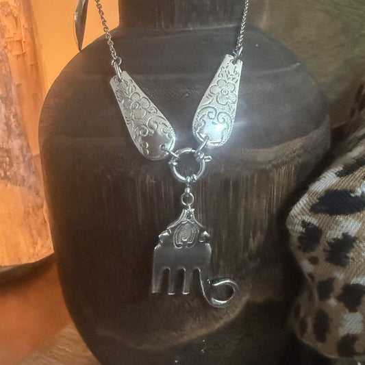 Elephant Jasmine 1950s Necklace