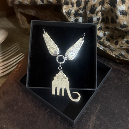 Elephant Jasmine 1950s Necklace