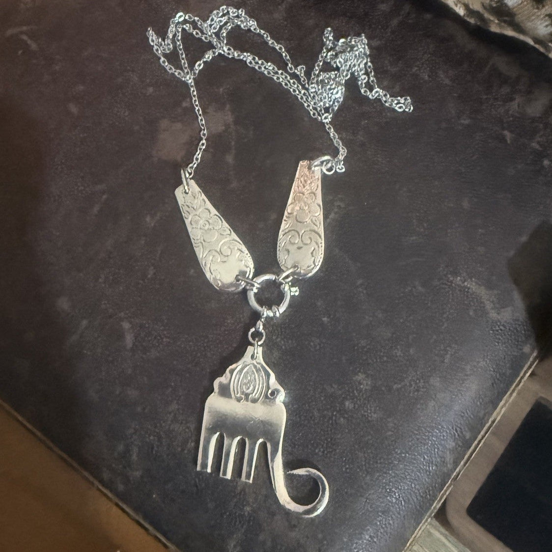 Elephant Jasmine 1950s Necklace