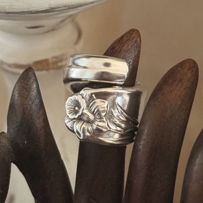 1950 Daffodil Wrap Ring