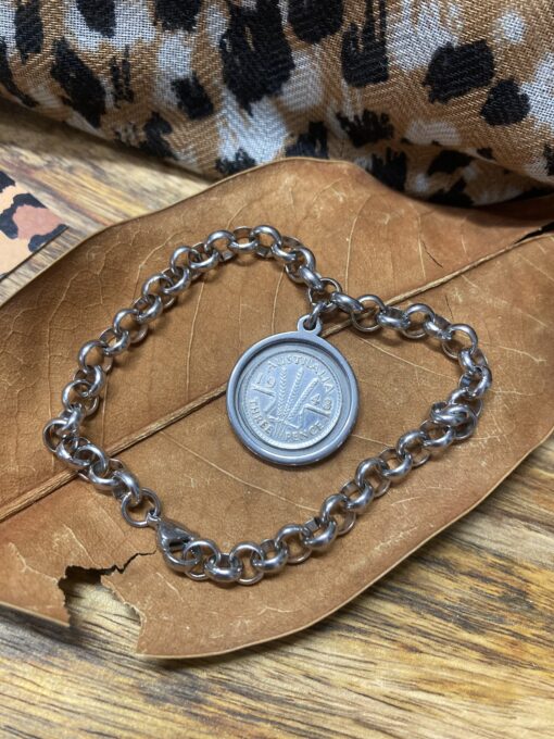 1943 Threepence Coin Bracelet - Image 2