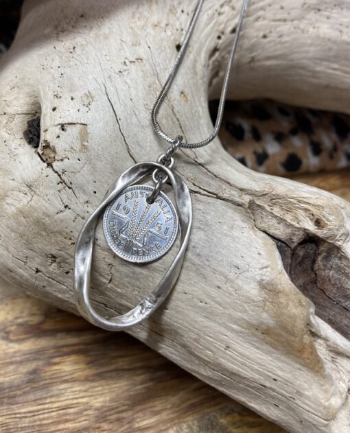 1951 Threepence Hammered Bezel Necklace - Image 3