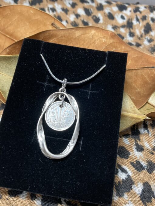 1951 Threepence Hammered Bezel Necklace - Image 4