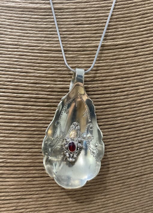 Stunning Vintage Necklace - Image 2
