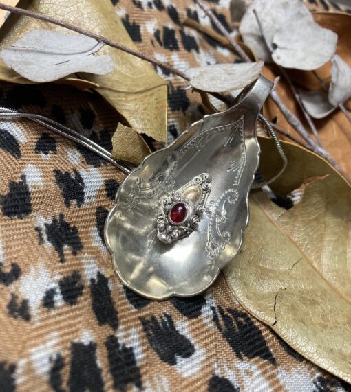 Stunning Vintage Necklace - Image 3