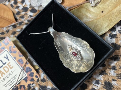 Stunning Vintage Necklace - Image 4