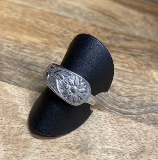 Sunflower Cutlery Ring - Image 6