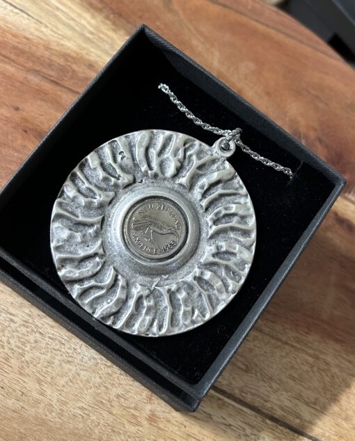 Large Bold New Zealand 1965 Necklace - Image 3