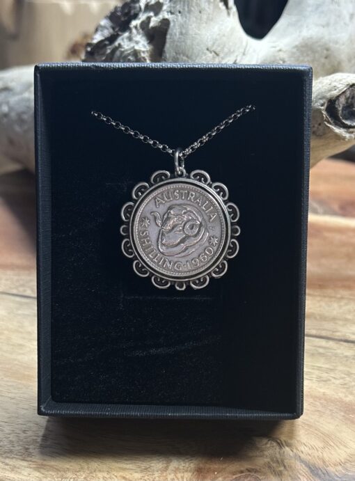1960 Lightweight Alloy Set Shilling Necklace - Image 3