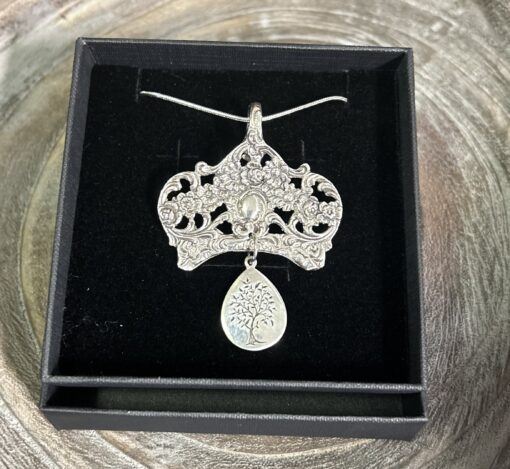 Captivating Symbolic Necklace - Image 4