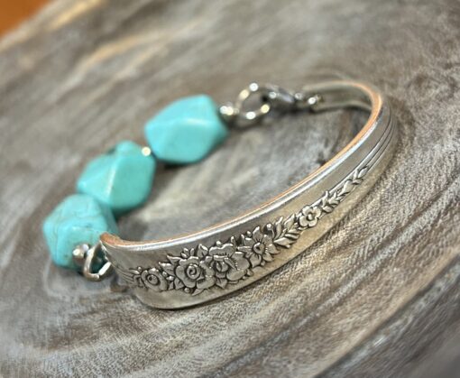 Royal Rose Bead Bracelet - Image 3