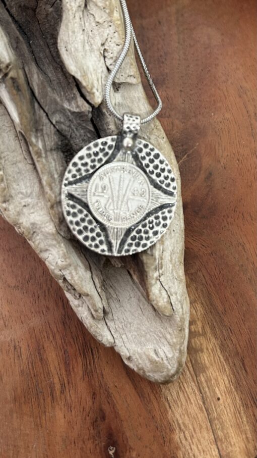 1943 Australian Threepence Necklace: A Classic Piece of Heritage - Image 2