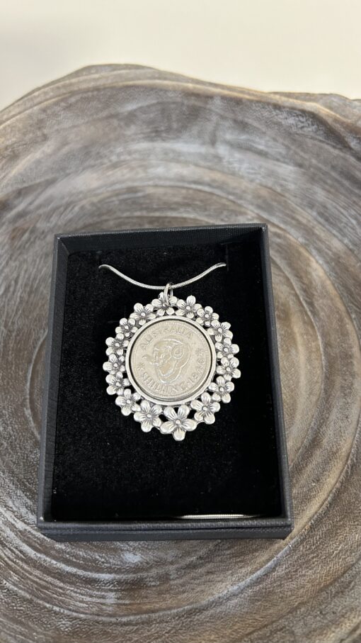 1946 Australian Shilling Decorative Necklace - Image 3