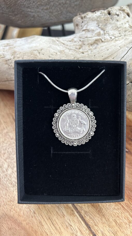1958 Sixpence : Flower Alloy Bezel