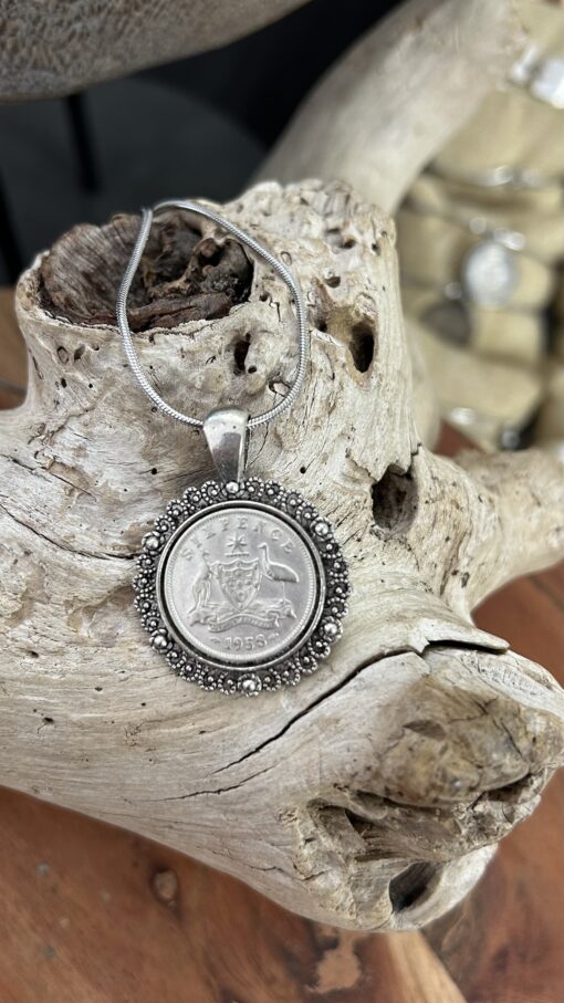 1958 Sixpence : Flower Alloy Bezel - Image 2