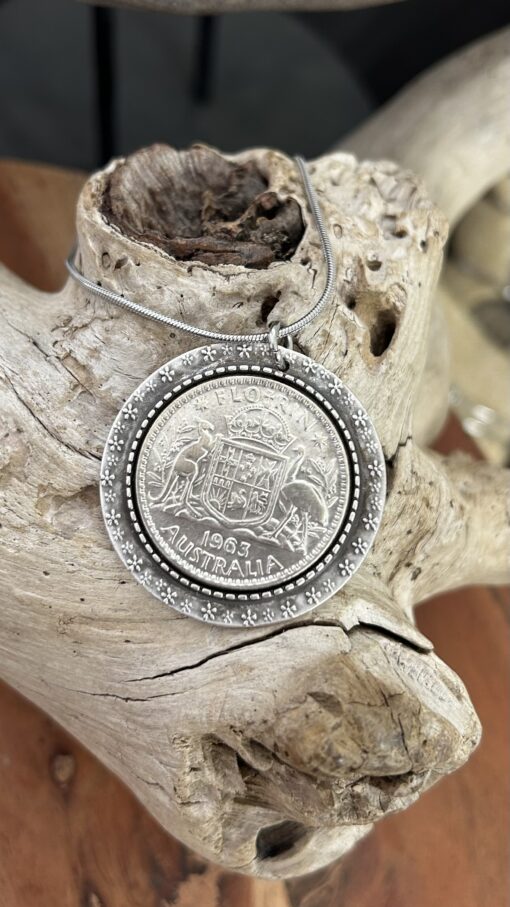 1963 Florin Alloy Necklace: Vintage Charm - Image 3