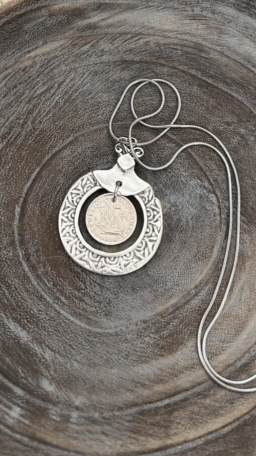 1980 Portuguesa Coin Necklace: Unique Alloy Surround - Image 2