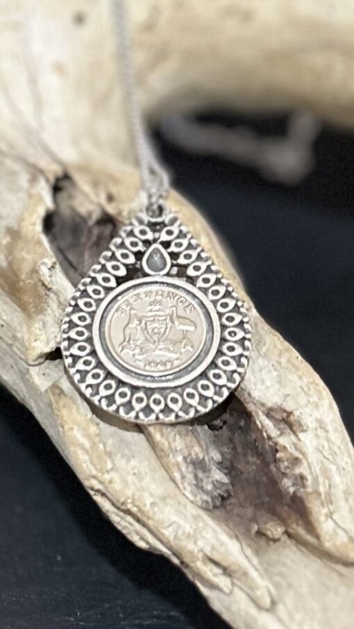 Vintage Elegance: 1948 Sixpence in Alloy Drop Bezel Surround - Image 3