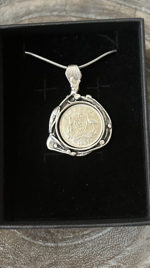 1961 Australian Sixpence Leaf Setting Necklace - Image 3