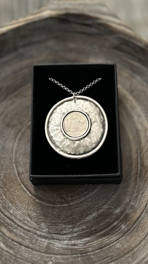 Bold Disc 1962 Australian Sixpence Coin Necklace - Image 3