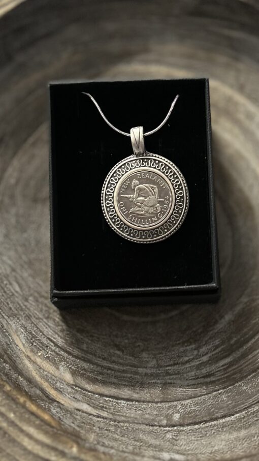 Charming 1964 New Zealand Silver Shilling Coin Necklace - Image 3