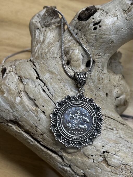 1942 Australian Sixpence Coin Necklace - Image 2
