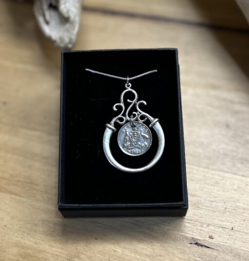 Australian 1962 Sixpence Necklace - Image 3